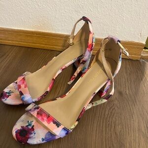 Dream Pairs Multicolor Floral Heels